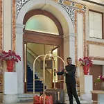 The One Palacio Da Anunciada 5*