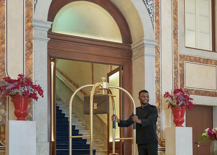 The One Palacio Da Anunciada 5*